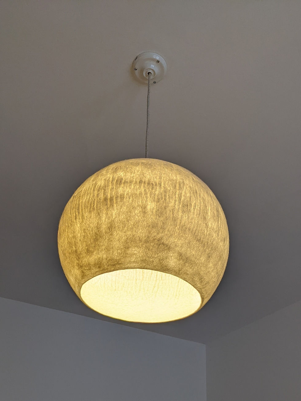 Thumbnail: Lampe suspension cocon CARESSE