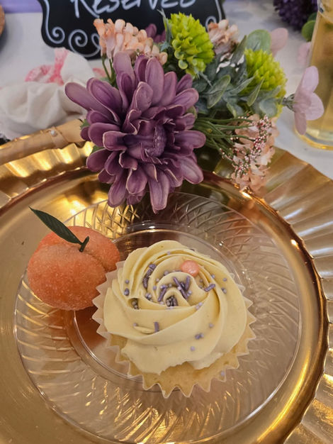 Dessert table floral