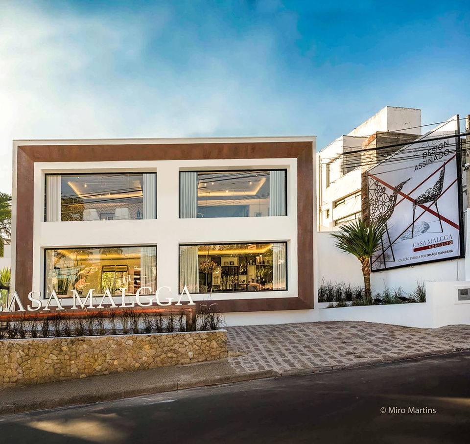 Fachada da Casa Malgga em Campinas com pintura efeito aço corten Revlux Tintas, ressaltando sofisticação e modernidade no design arquitetônico. Foto por Miro Martins.