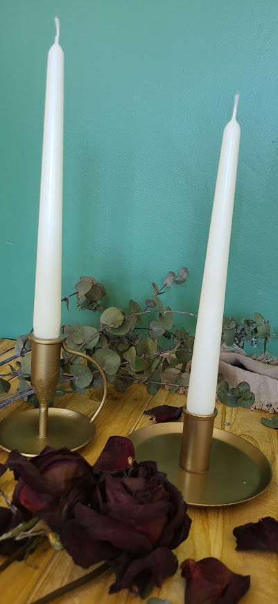 Miniatura: Inspiration déco avec bougeoirs en laiton doré pour une déco intime et chaleureuse