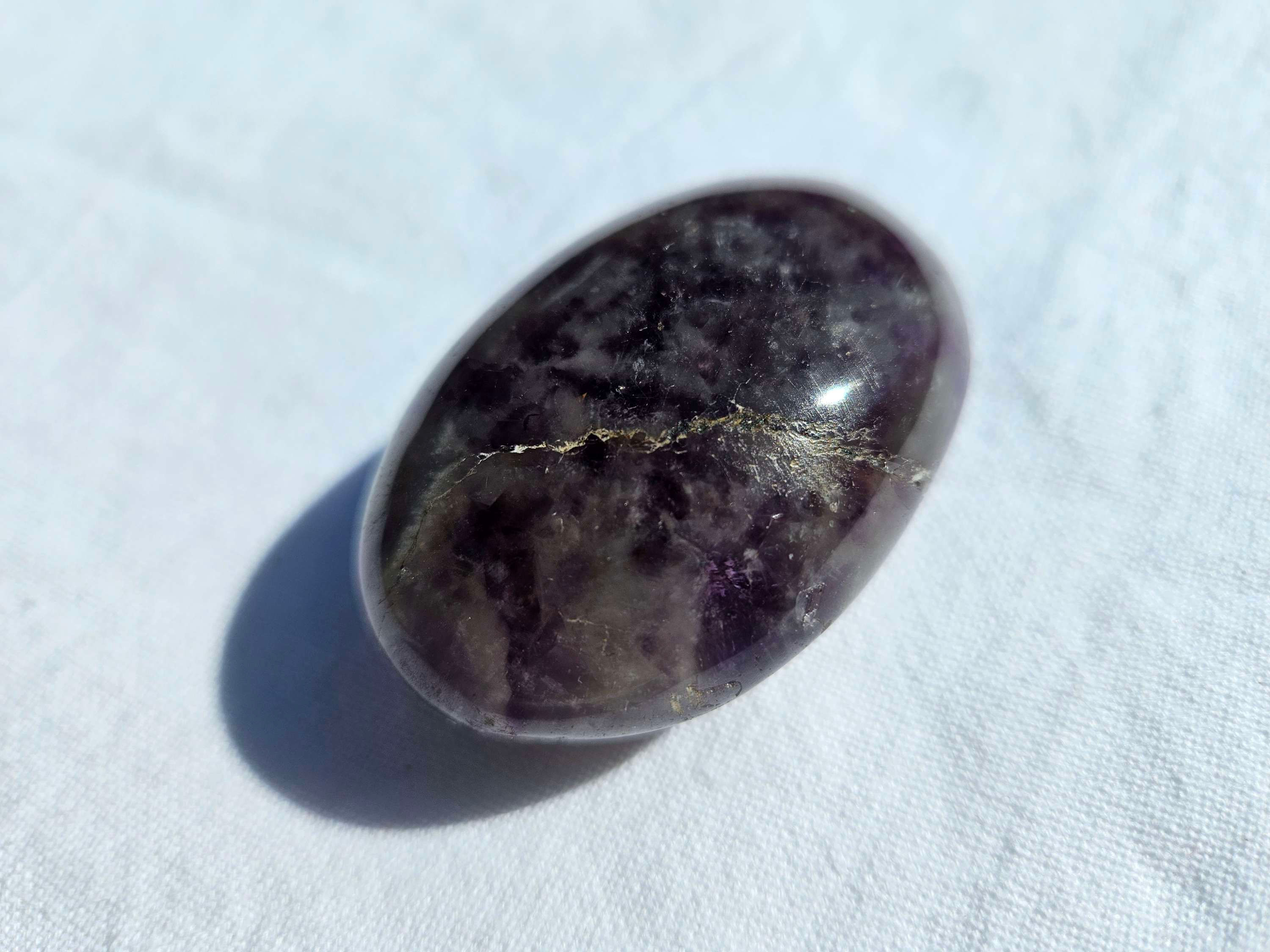 Dream Amethyst - Oval Palm