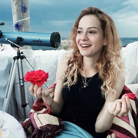 Яркая фотосессия на крыше