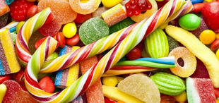 Madre obliga a su hija a dejarse abusar por un hombre a cambio de dulces