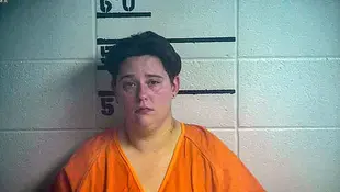 Que POCA M... muejer es arrestada por tatuar a su niño de 22 MESES!