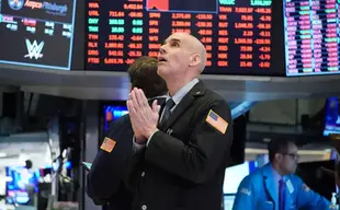 La economía estadounidense se revirtió en el primer trimestre, según muestran nuevos datos del PIB