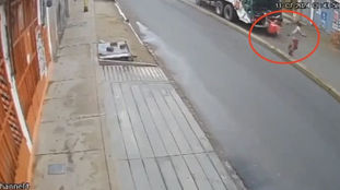 Trabajador de limpieza muere arrollado por su propio camión de basura