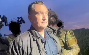 El acusado de asesinar a legisladora de Minnesota se queja de las condiciones de la cárcel; "No esta en un hotel" le contesta Sheriff