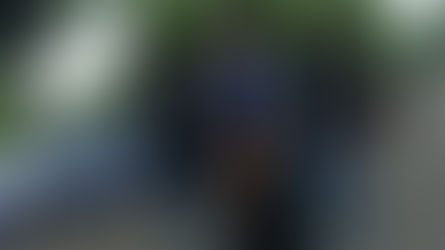 La policía de Minneapolis dice que el conductor que intentó incitarlos a perseguirlos en un automóvil robado ahora enfrenta cargos.Tenia extenso récord criminal