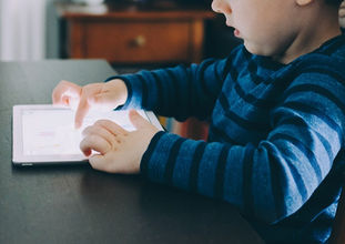 “Ni tablet, ni tele hasta los dos años”, recomendación para padres