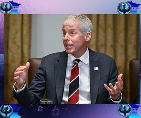 Chris Wright, secretario de Energía, prevé que la gasolina bajará, pero hasta 2027