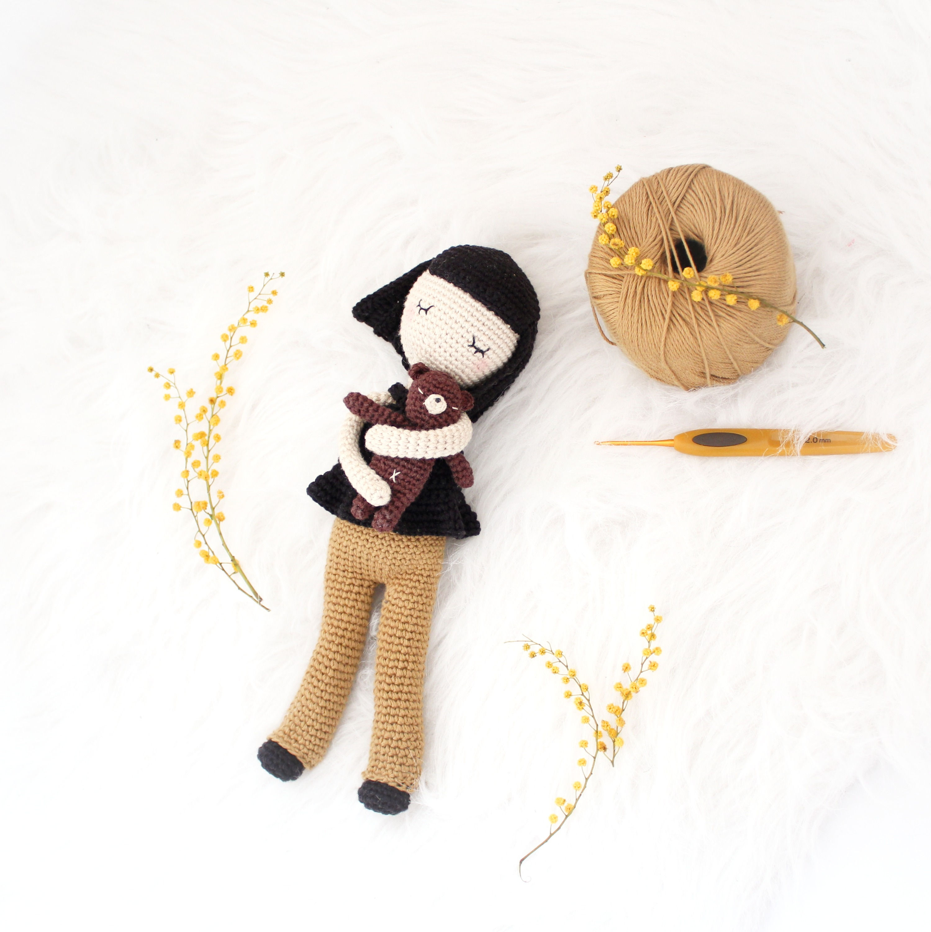 Suzanne et son ourson "Pompon"