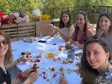 groupe de filles en atelier créatif Meraki