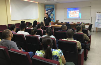 No mês de conscientização sobre o combate a AIDS, HTO Dona Lindu recebe psicólogo para palestra e de