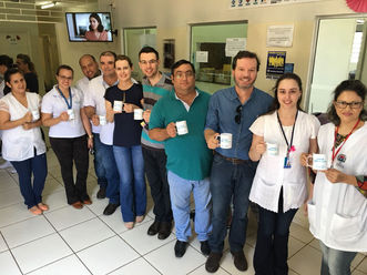 CAMPANHA DO MAHATMA GANDHI INCENTIVA USO DE CANECAS EM VEZ DE COPOS DESCARTÁVEIS PARA OS FUNCIONÁRIO