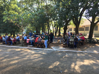 CAFÉ COLONIAL DONA ANGOLA ENCANTANDO A MANHÃ DE DOMINGO.