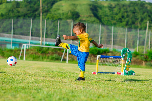 Match de foot entre enfants
