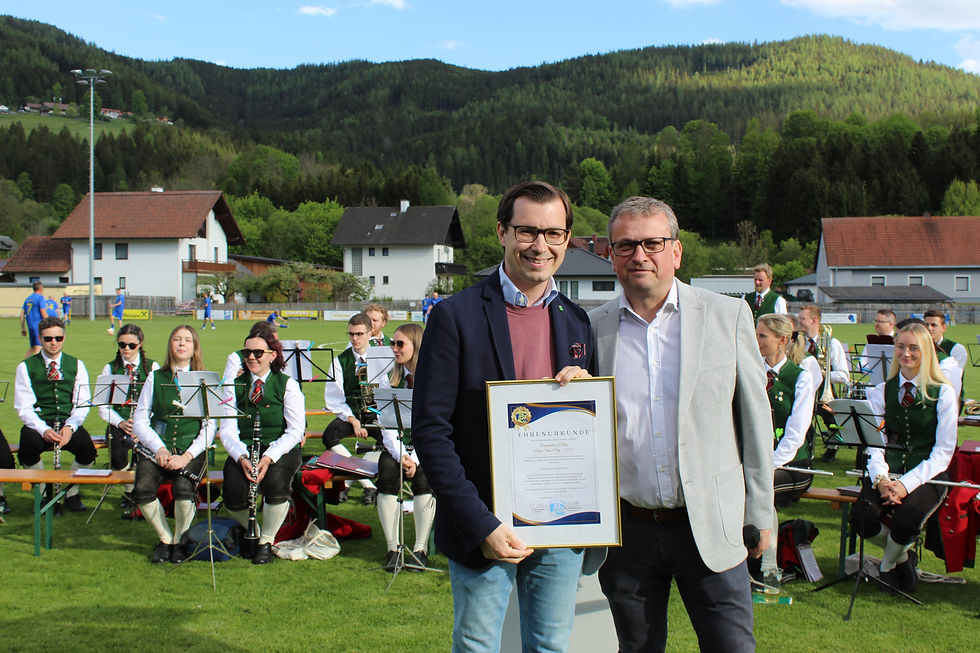 Erneuertes Kabinengebäude am Sportplatz offiziell eröffnet