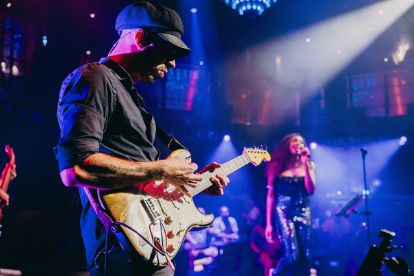 Live music (RnB concert)