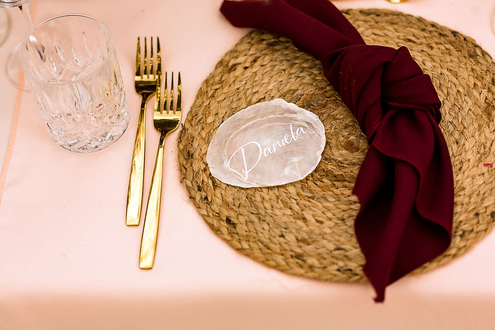 Miniaturbild: Kalligraphierte Muschelscheibe als Platzkarte