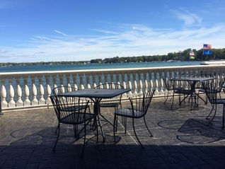 5 Best Lakefront Dining Spots in the Lakes Area