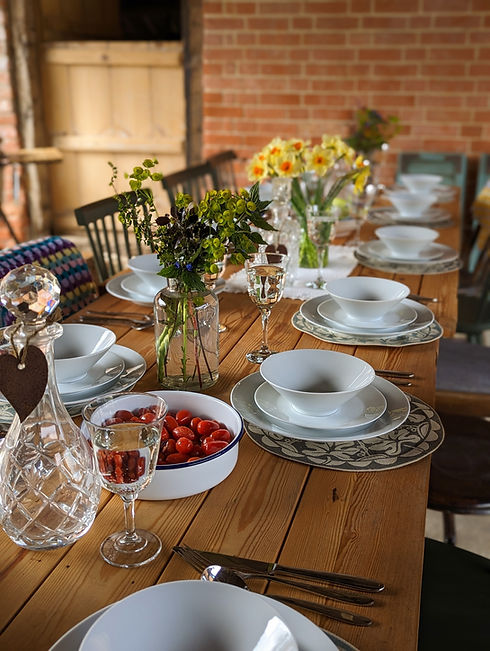 Catlodge dining group lunch.jpg