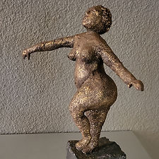 Frau in Bronze