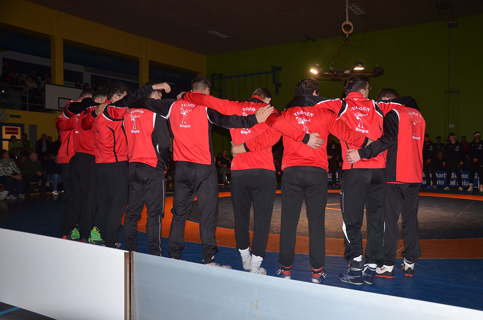 Tuggen startet mit knapper Niederlage