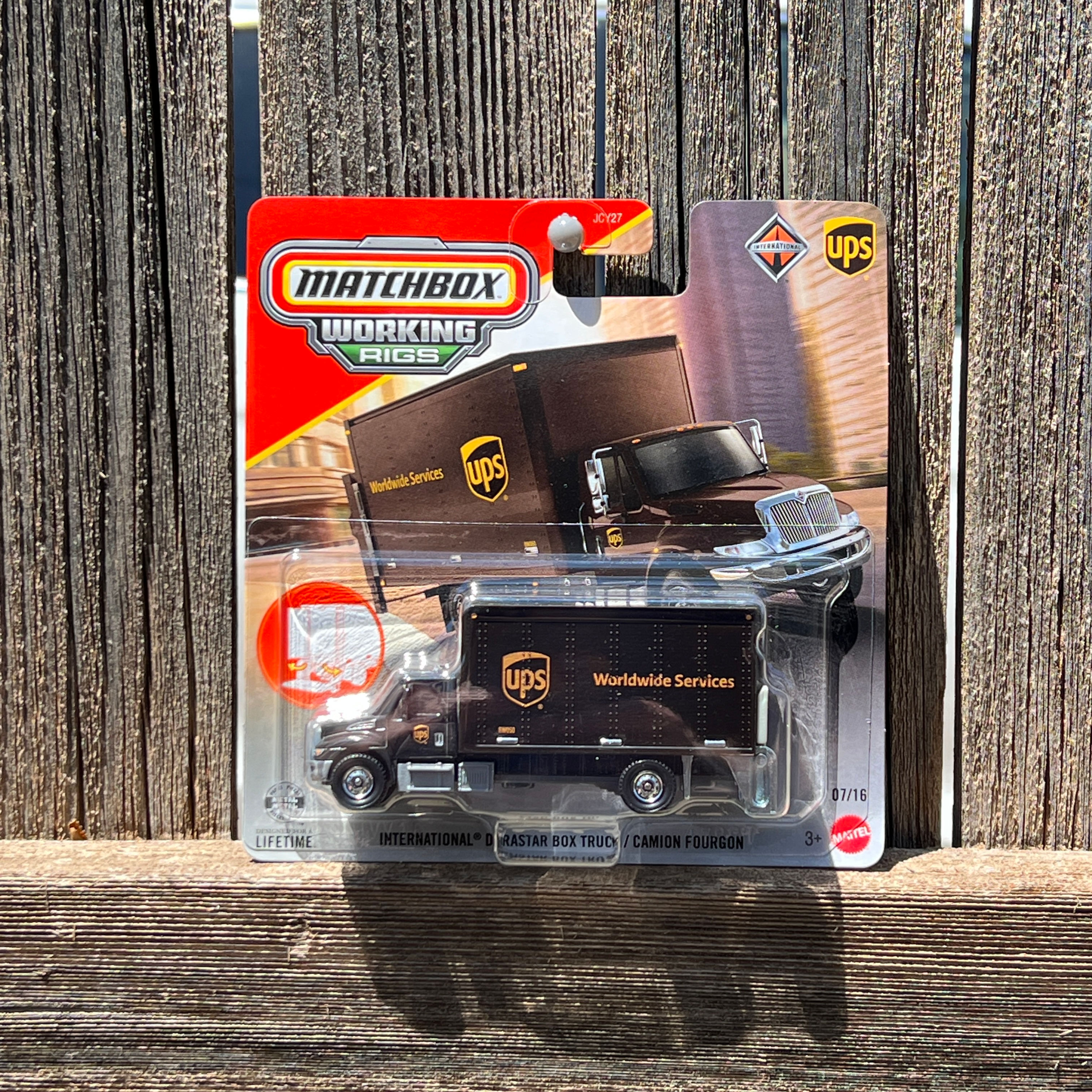 Matchbox Working Rigs UPS Cargo Van International Durastar Box Truck #7/16