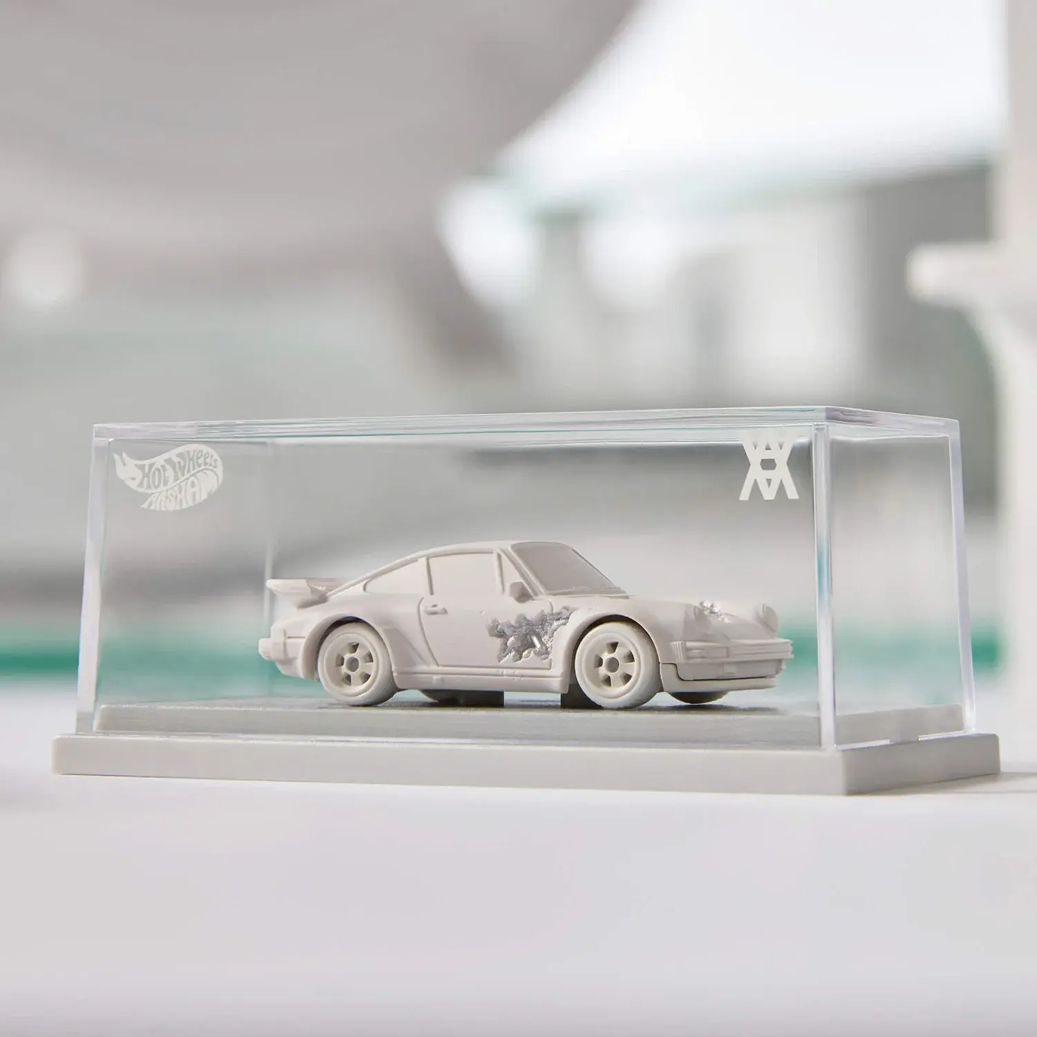 RLC Exclusive Hot Wheels x Daniel Arsham Eroded Porsche 930 and Rally Case. Diecast Max Tienda en Línea