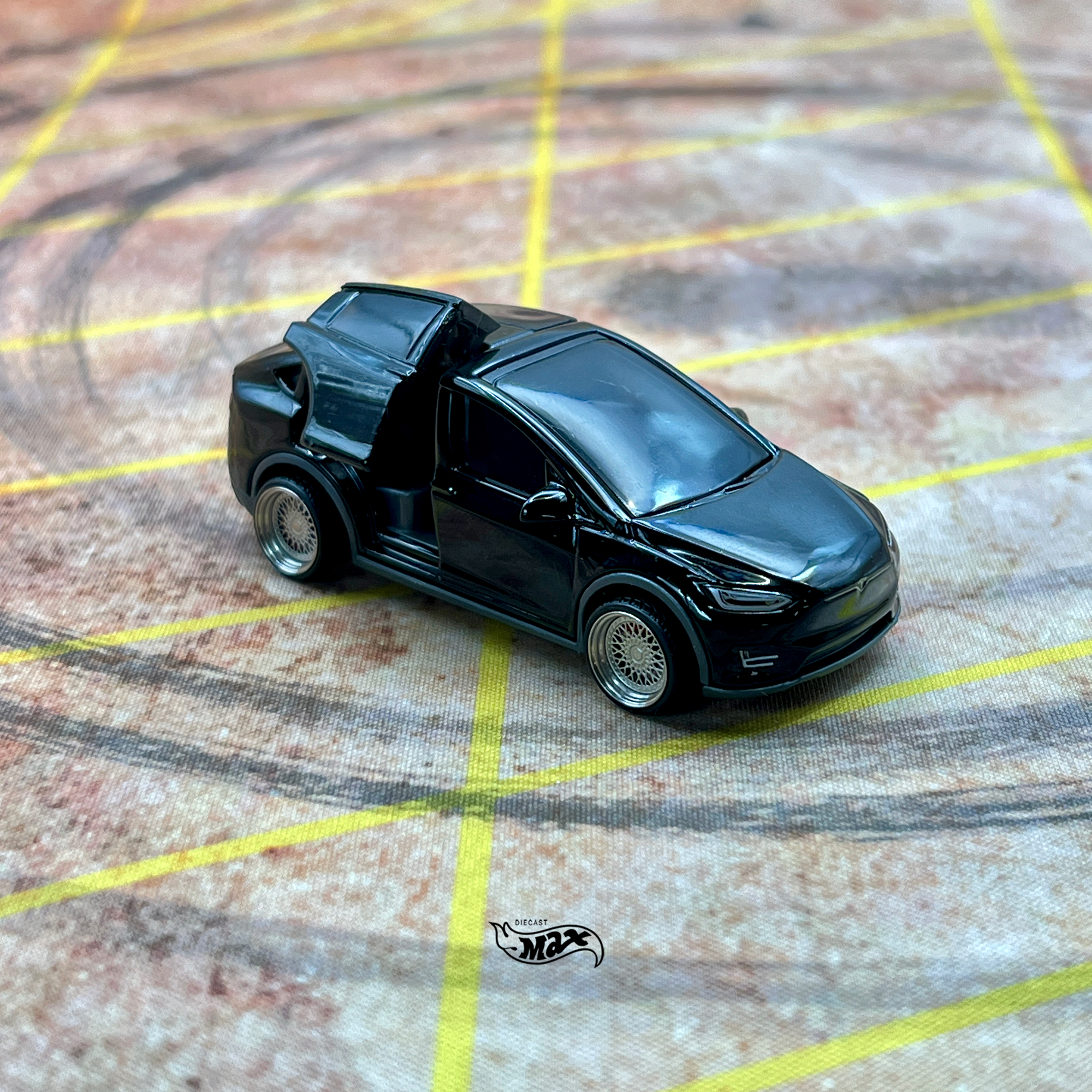 Matchbox Tesla X Moving Parts SUV Custom. Wheel Swap. Super Rara.
