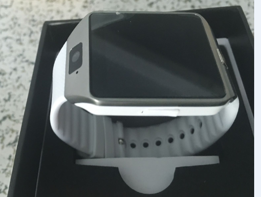 Smartwatch blanco y gris