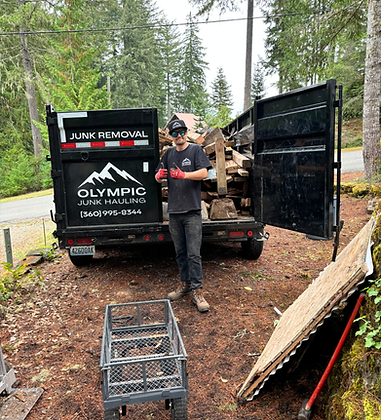 cleanout-olympia-wa-olympic-junk-hauling.jpgBefore property management cleanout Olympia WA - Olympic Junk Hauling