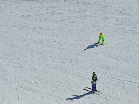 5 Tips for Capturing the Perfect Skiing Photography Shot: From Slopes to Summits