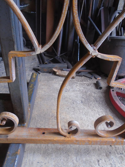 Picture of damaged gate with missing scroll on Victorian gate