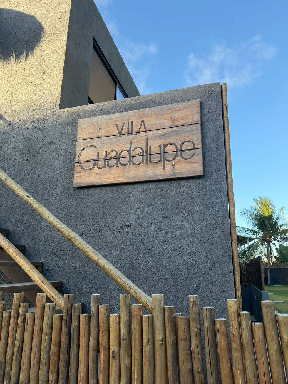 Ao chegar no condomínio Guadalupe, localize a casa 10.