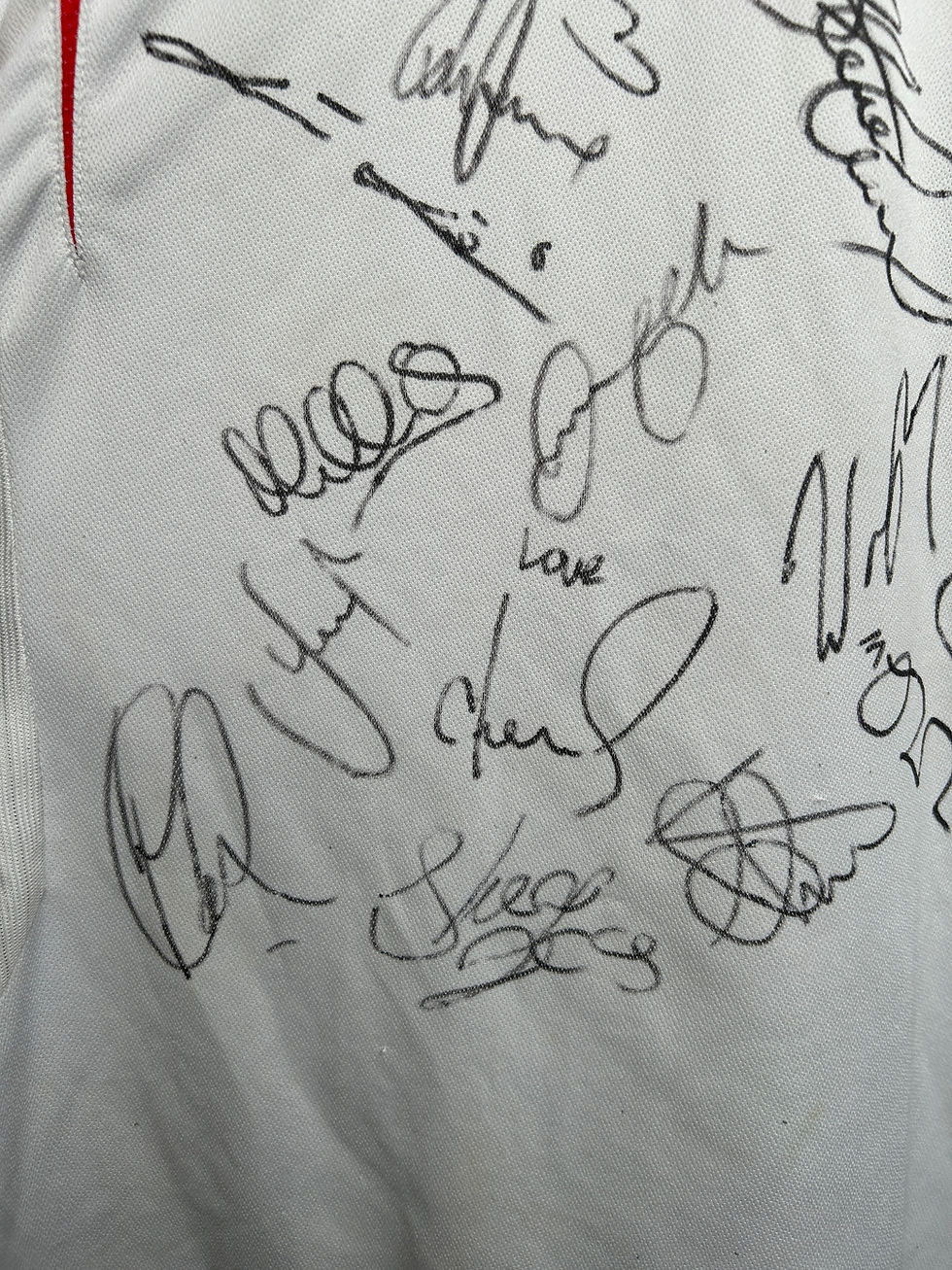 Thumbnail: Umbro England 2006 Home Team Signed Jersey (COA included) - L - USED: Very Good