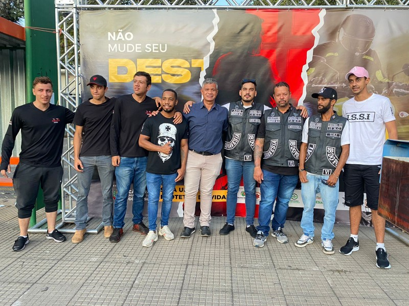 Moto-carreata marca encerramento da campanha de trânsito promovida pela Câmara de Goianésia