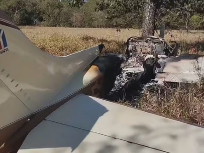 Avião carregado com cerca de 300 kg de cocaína faz pouso forçado e pega fogo em fazenda de Itarumã