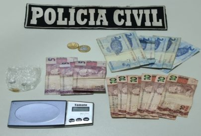 Foragido e outro homem são presos por tráfico de drogas, em Jaraguá