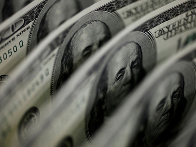Dólar cai pela sétima vez seguida e fecha a R$ 4,83