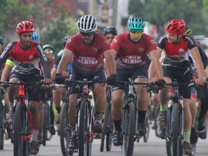 Centenas de pessoas participam do primeiro Passeio Ciclístico do Natal Luz de Goianésia