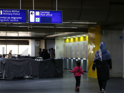 Mais de 100 afegãos estão acampados no Aeroporto de Guarulhos