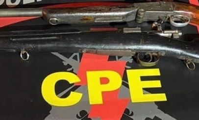 Armas que seriam entregues a facção são apreendidas pelo CPE na BR-153, em Jaraguá