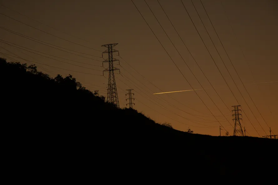 Apagão atinge quase 50 cidades de Goiás na madrugada