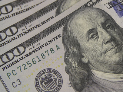 Dólar cai para R$ 4,89 e bolsa tem maior alta em 6 meses