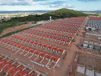 Prefeitura de Goianésia adia entrega das casas do Residencial Hermínio Lopes e gera revolta