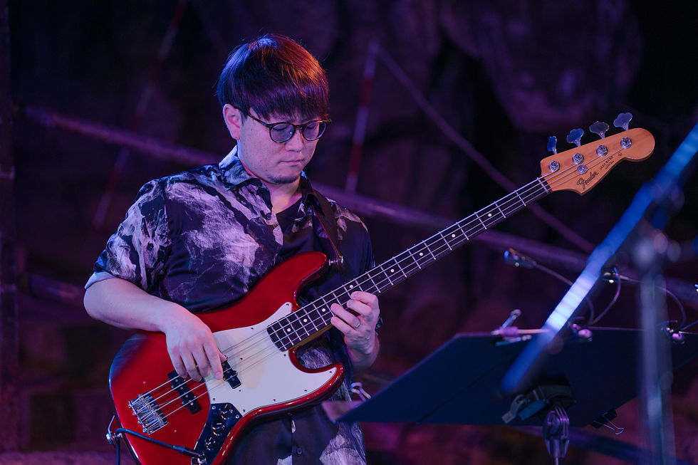 内田 義範（Bass）