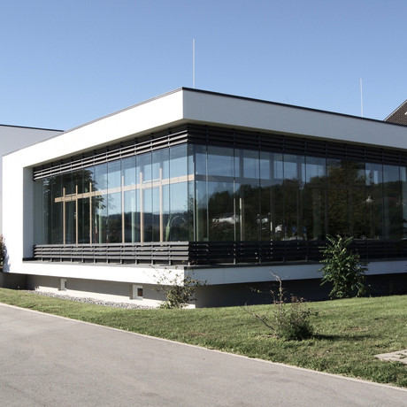 Stahlbau, Metallbau, Geländer, Treppen, Stahlträger, Stahlbaukonstruktion, Balkone, Innentreppen, Messe, Terrasse, Sichtschutz, Streckmetall, Türe, Tore