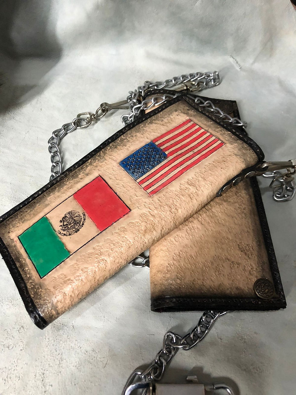 Miniatura: carteras hechas con piel y cuero