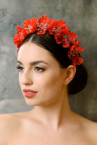 Explore our poppy flower crown, a magnificent headpiece featuring delicate beading and hand-painted blooms. This exquisite crown can be customized to match your preferred colors and size, ensuring it's the perfect fit for your special occasion. Embrace the charm and elegance of this unique and customizable headpiece, making it a standout addition to your ensemble.